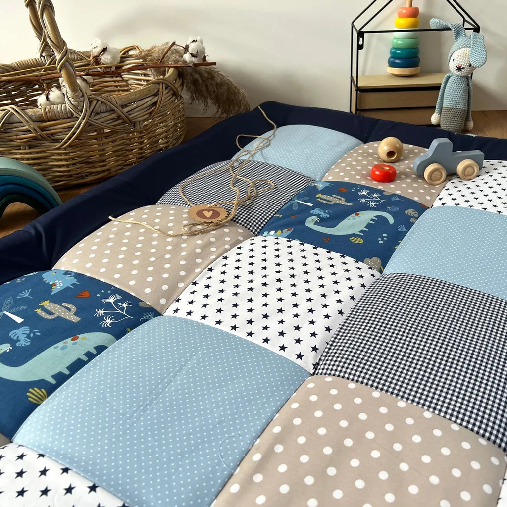 Nähpaket * Krabbeldecke* Patchwork * Dinosaurier Blau Sand-stoffwerk-siegen