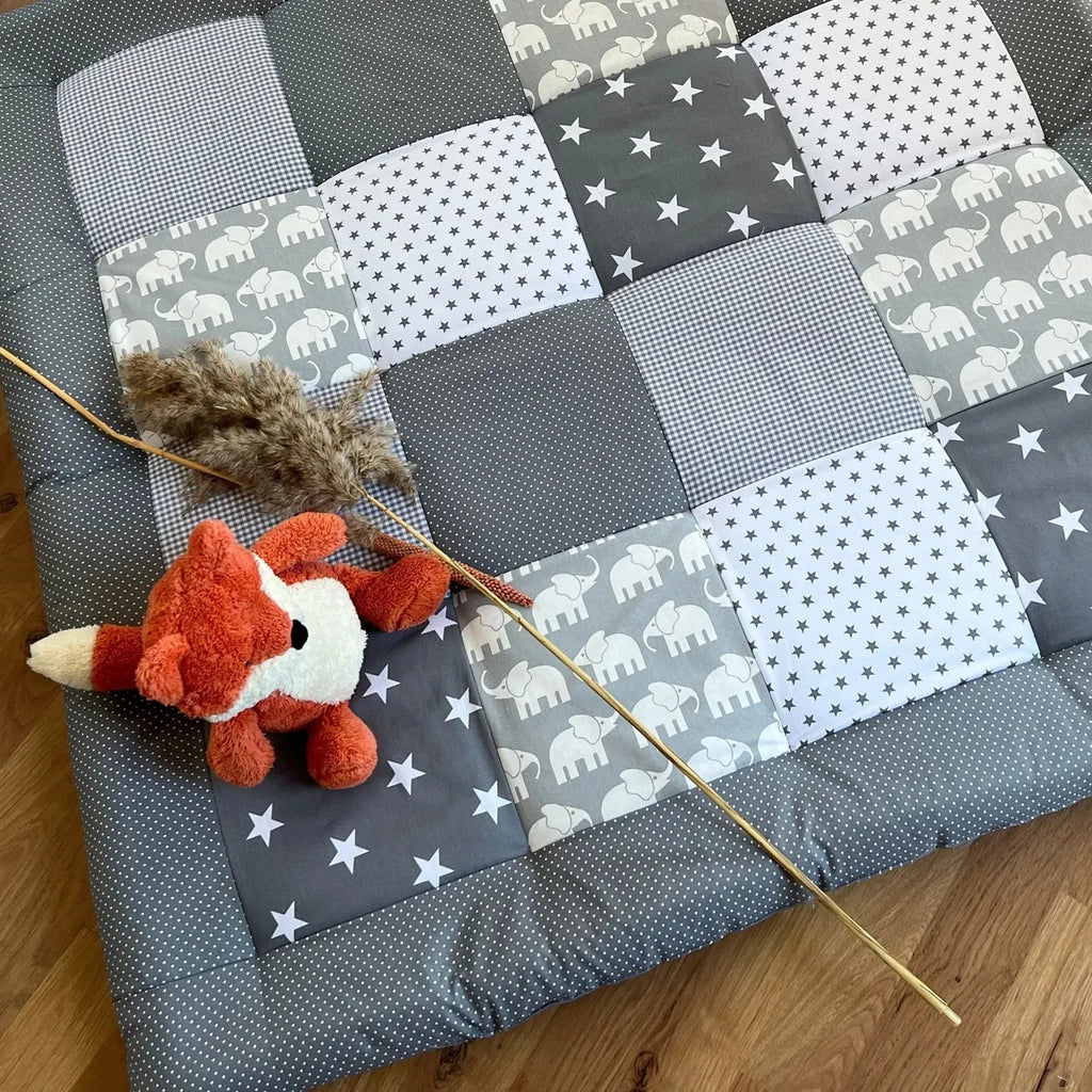 Nähpaket * Krabbeldecke* Patchwork * Elefant Grau Weiß-stoffwerk-siegen