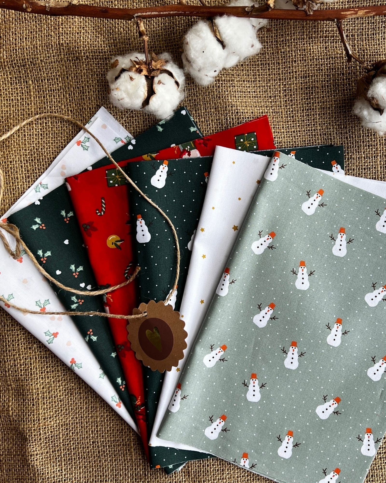 Patchworkstoffe 12x (25 x 35 cm) Weihnachten rot grün – stoffwerk